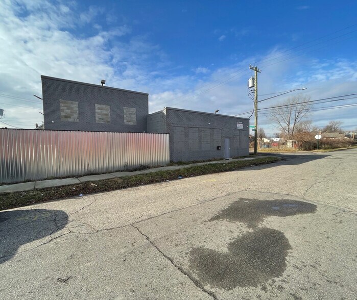 More Photos Of 8107 Military St, Detroit Warehouse For Sale