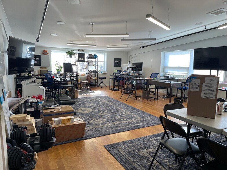 More Photos Of 586 Pleasant St, Watertown Flex For Sale