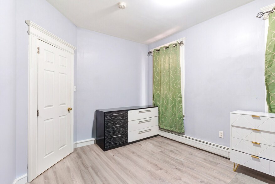 More Photos Of 369 E Kinney St, Newark Apartments For Sale