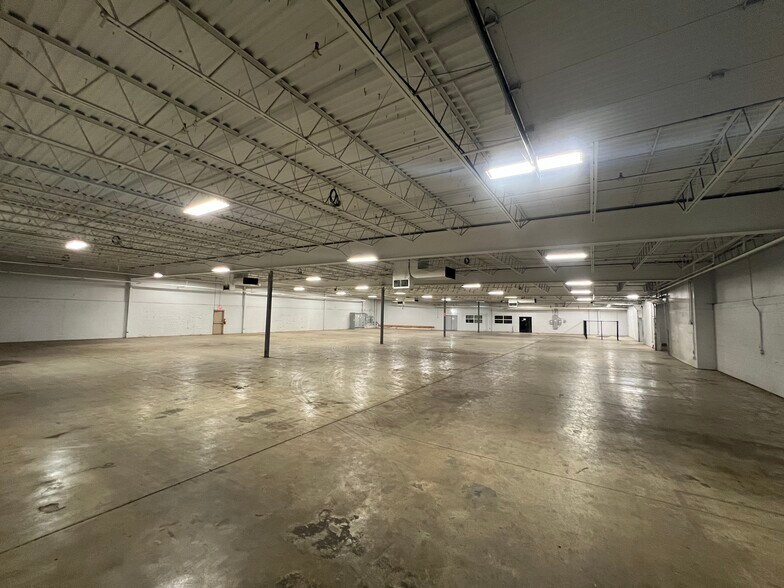More Photos Of 5739 Professional Cir, Indianapolis Warehouse For Sale