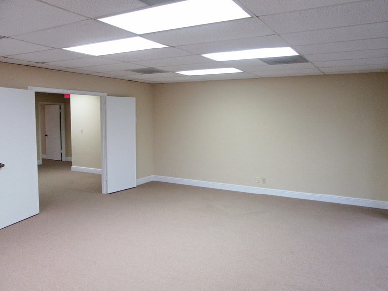 More Photos Of 4503 NW 103rd Ave, Sunrise Light Distribution For Lease