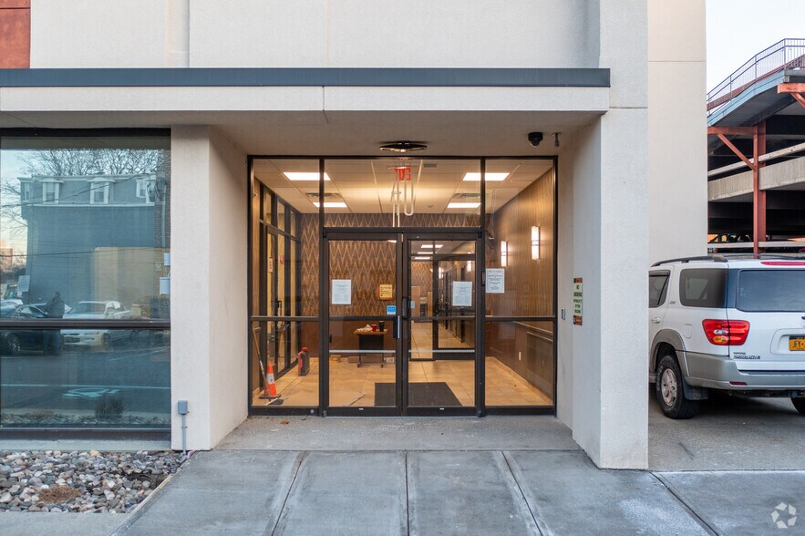 More Photos Of 40 Garden St, Poughkeepsie Office For Lease