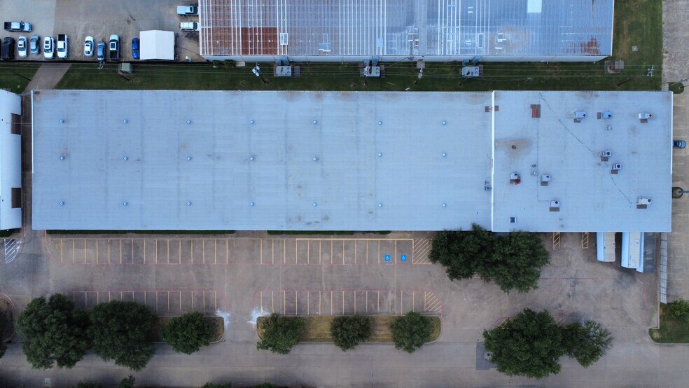 More Photos Of 4300 Barnett Blvd, Arlington Distribution For Lease