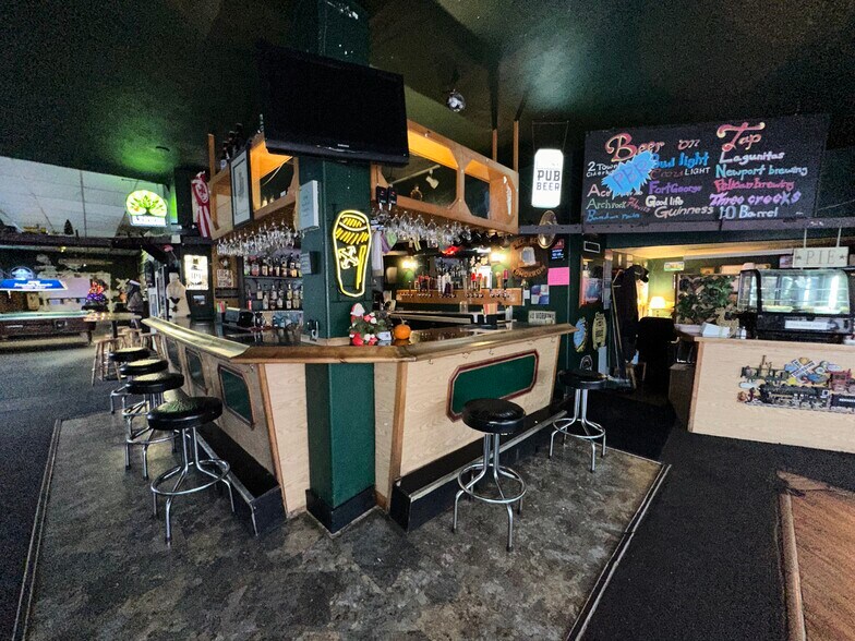 More Photos Of 295 S Broadway, Coos Bay Restaurant For Sale