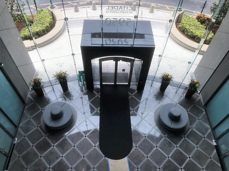 More Photos Of 5950 Hazeltine National Dr, Orlando Office For Lease