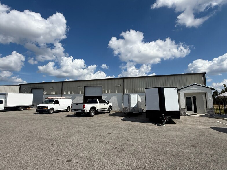 More Photos Of 6860 28th St Cir, Sarasota Warehouse For Sale