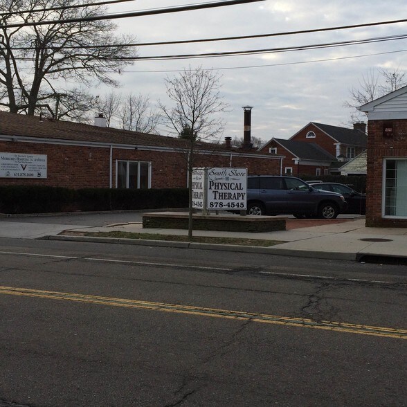 More Photos Of 220 Main St, Center Moriches Medical For Lease