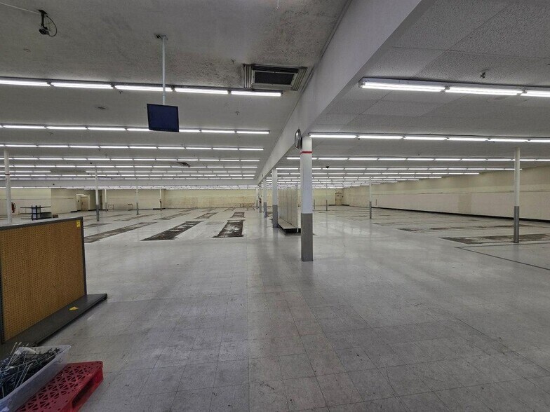 More Photos Of 4015 West 5415 South, Kearns General Retail For Lease