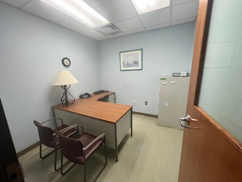 More Photos Of 60 E Warren Ave, Detroit Medical For Lease