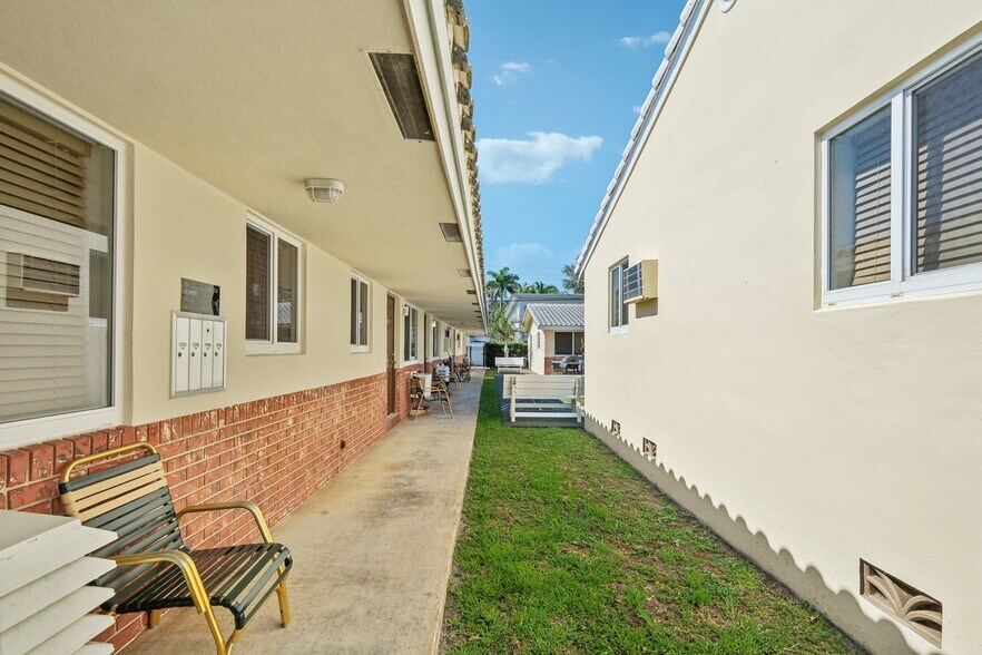 More Photos Of 1201 S Federal Hwy, Hollywood Hotel For Sale