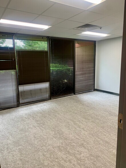 More Photos Of 1590 N Roberts Rd, Kennesaw Warehouse For Lease