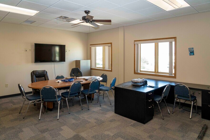 More Photos Of 1941 SW 6th St, Lincoln Warehouse For Sale