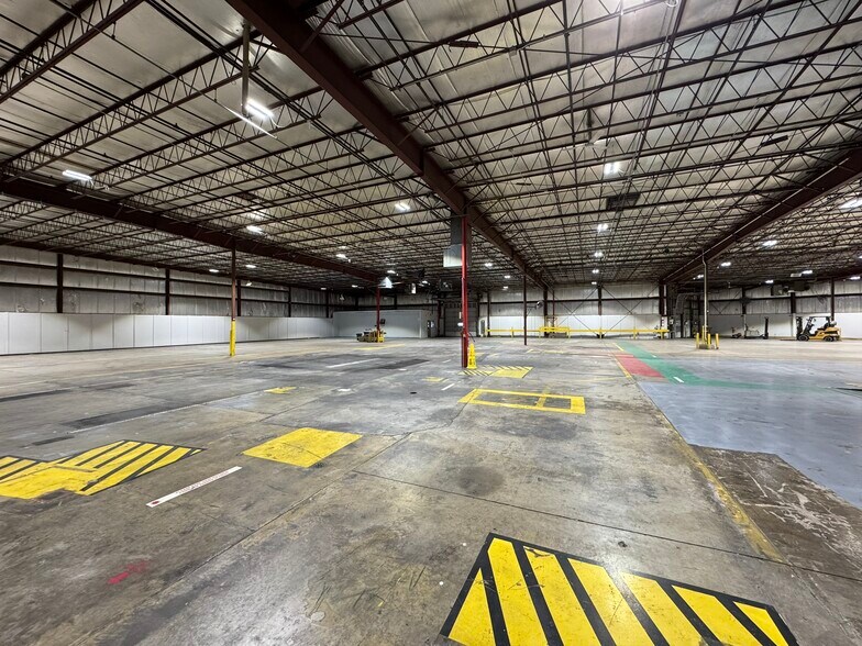 More Photos Of 413 E Murdock Ave, Oshkosh Manufacturing For Sale