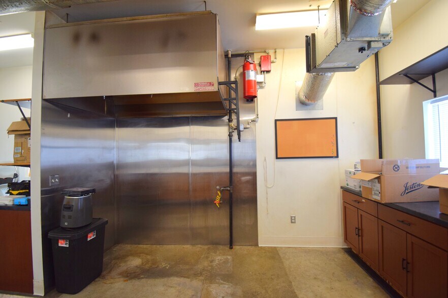 More Photos Of 102 N Park St, Sesser Restaurant For Sale