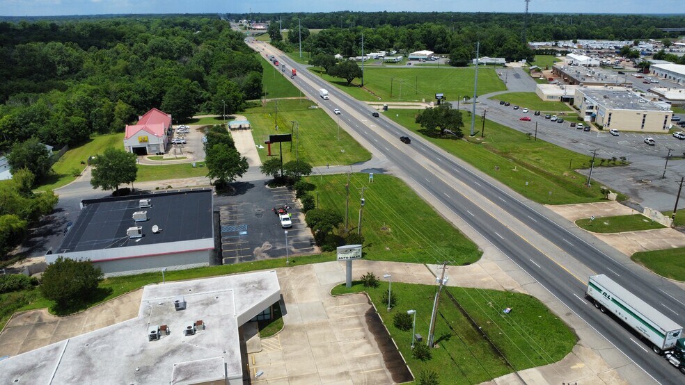 More Photos Of 1935 N Market St, Shreveport Freestanding For Sale