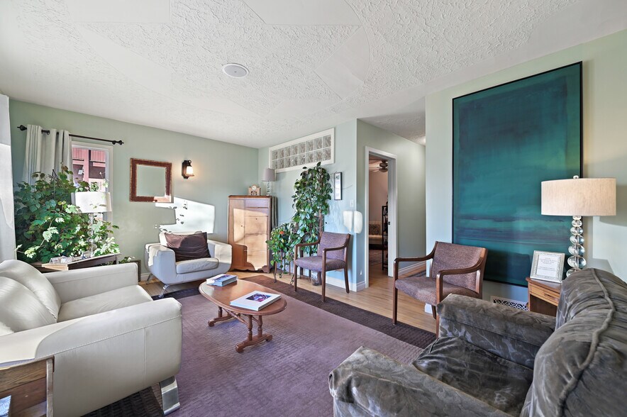 More Photos Of 132 17 Avenue NW, Calgary Office For Sale