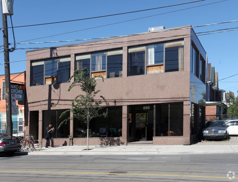 More Photos Of 890 Dundas St W, Toronto Office For Lease