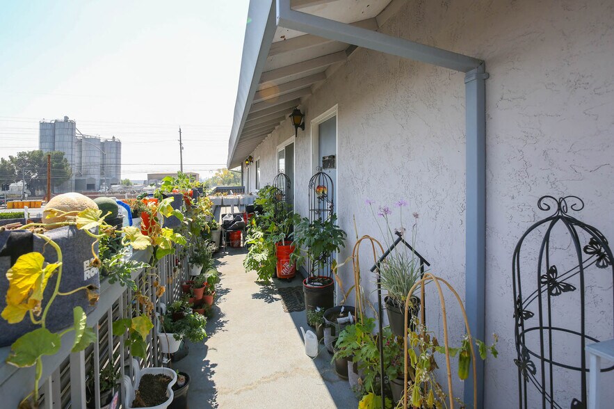 More Photos Of 8301 Folsom Blvd, Sacramento Storefront Retail Office For Lease