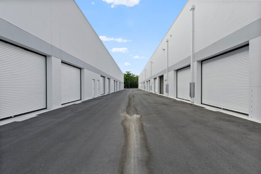 More Photos Of 2011 W State Road 84, Fort Lauderdale Warehouse For Sale