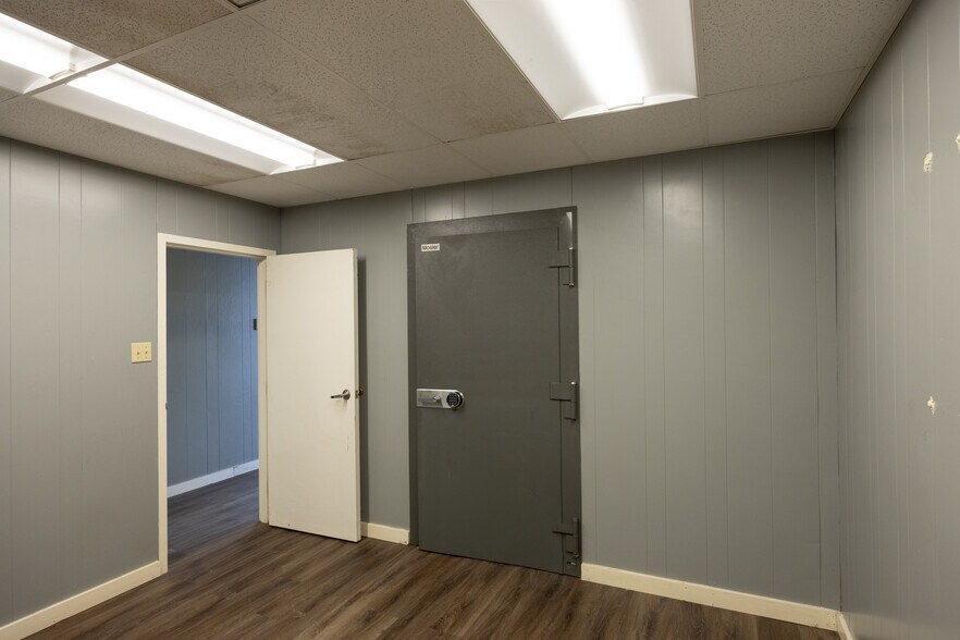 More Photos Of 901 SW 4th Ave, Amarillo Warehouse For Lease