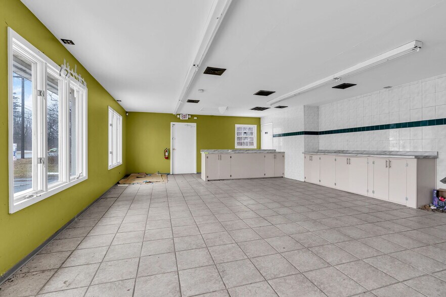 More Photos Of 320 State Route 33, Manalapan Township Restaurant For Sale