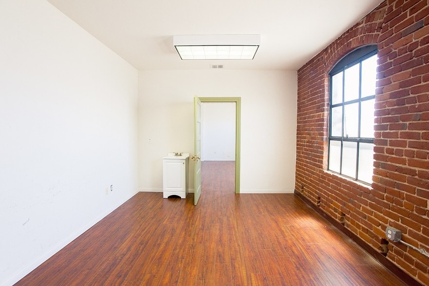 More Photos Of 1002-1008 S Pacific Ave, San Pedro Storefront Retail Office For Lease