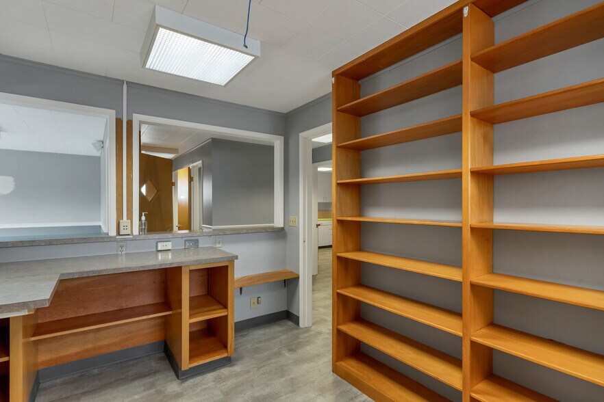 More Photos Of 151 W Washington St, Stayton Storefront Retail Office For Lease