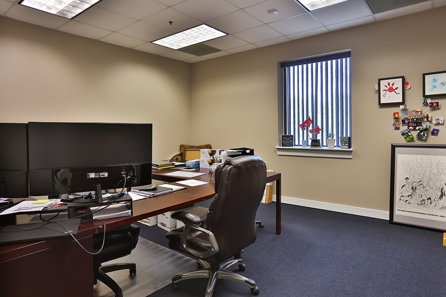 More Photos Of 1209-1215 N FM 3083 Rd E, Conroe Warehouse For Lease
