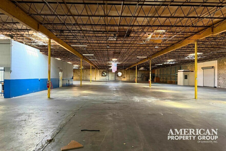More Photos Of 4050 Middle Ave, Sarasota Warehouse For Lease