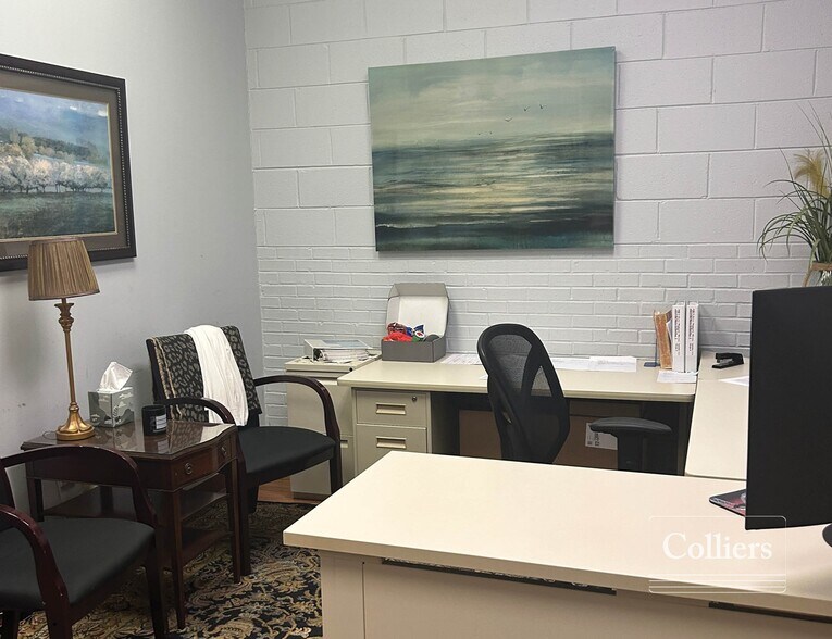 More Photos Of 1105 State St, Cayce Flex For Lease