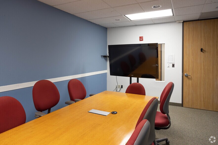 More Photos Of 220 Davidson Ave, Somerset Office For Lease