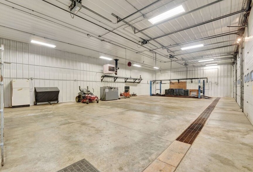 More Photos Of 87 N Main St, Franklinville Service Station For Lease