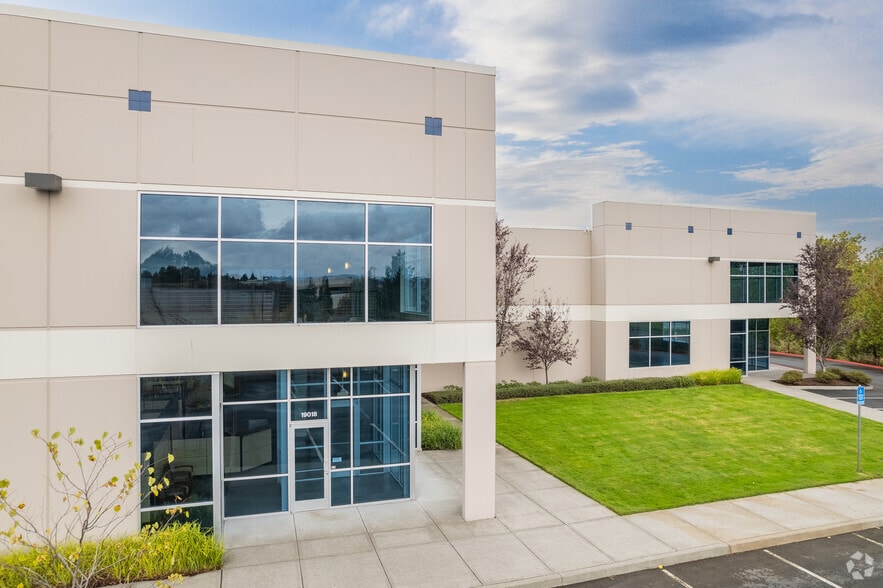 More Photos Of 19018 NE Portal Way, Portland Manufacturing For Lease