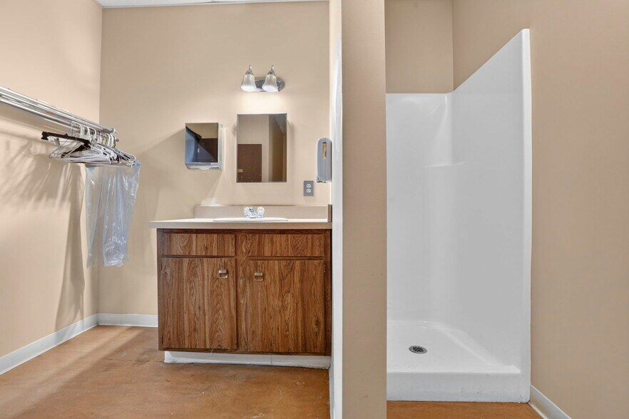 More Photos Of 3900 E Livingston Ave, Columbus Medical For Sale