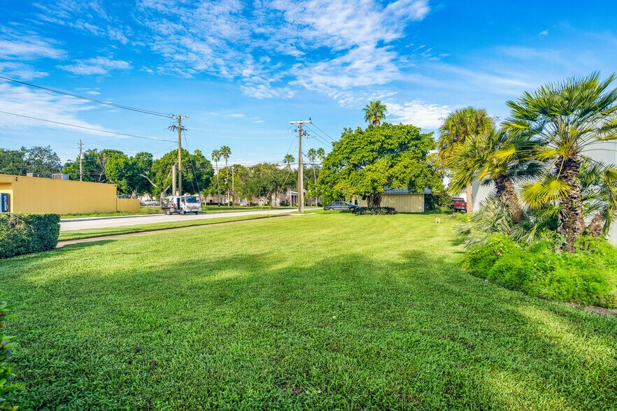 More Photos Of 2315 14th Ave, Vero Beach Medical For Sale