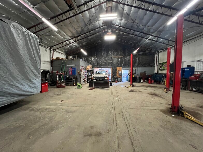 More Photos Of 410 E Chatham St, Metamora Industrial For Sale