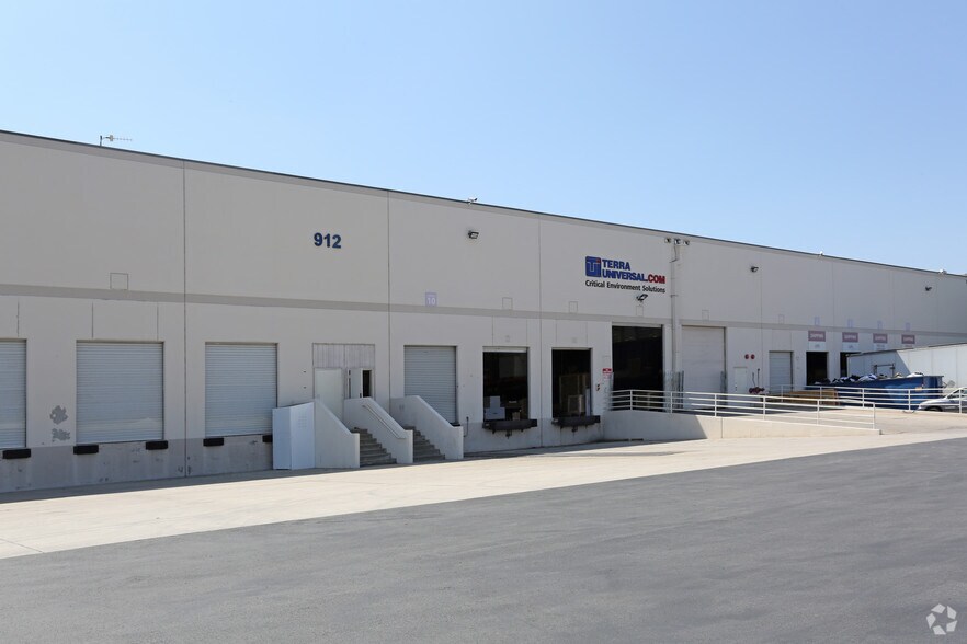 More Photos Of 900-912 E Arlee Pl, Anaheim Warehouse For Lease