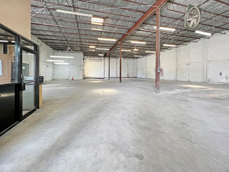 More Photos Of 2300 NW 34th Ave, Miami Warehouse For Lease