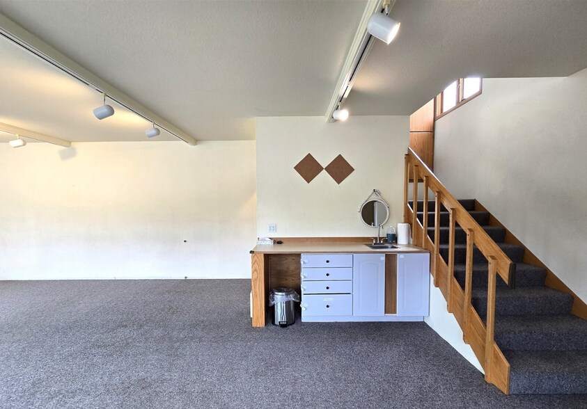 More Photos Of 633 E Pioneer Ave, Montesano Office For Lease