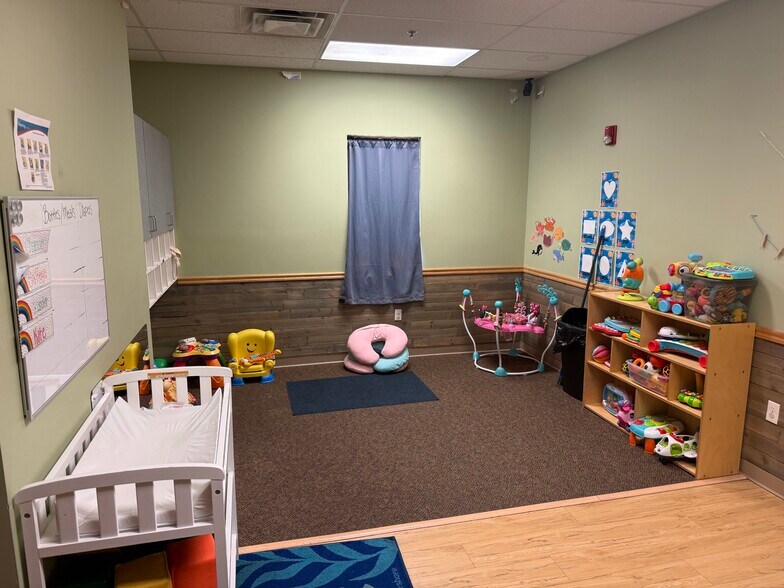 More Photos Of 5225 N 158th Ave, Omaha Daycare Center For Lease