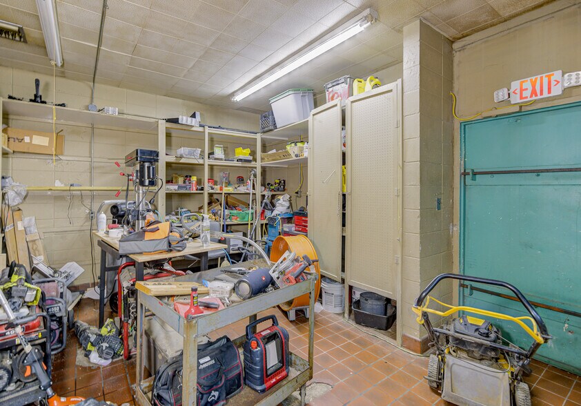 More Photos Of 3412 Washington St, Vicksburg Freestanding For Sale