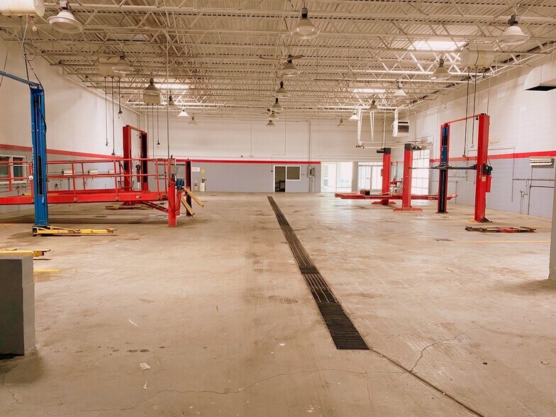 500 S Green Bay Rd, Waukegan, IL 60085 Auto Dealership For Sale