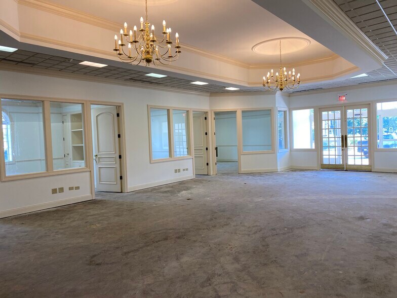 More Photos Of 620 E Main St, St Charles Medical For Lease