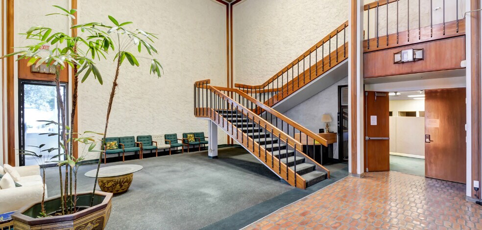 More Photos Of 222 N Vincent Ave, West Covina Warehouse For Lease