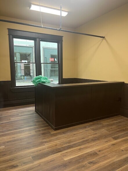 More Photos Of 708 Main St, Caldwell Storefront Retail Office For Lease