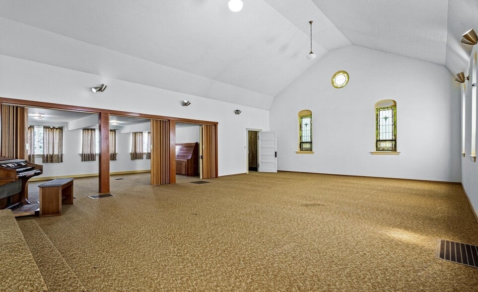 More Photos Of 720 Franklin Rd, Tieton Religious Facility For Sale