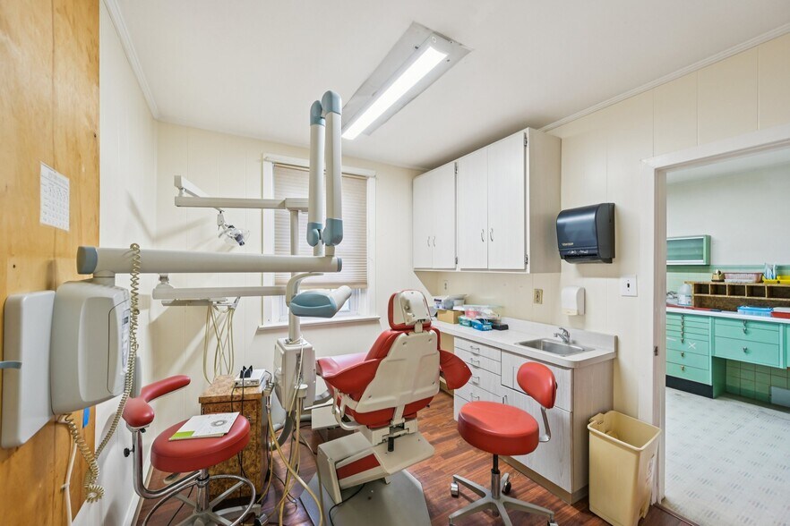 More Photos Of 306 E 4th St, Bridgeport Medical For Lease