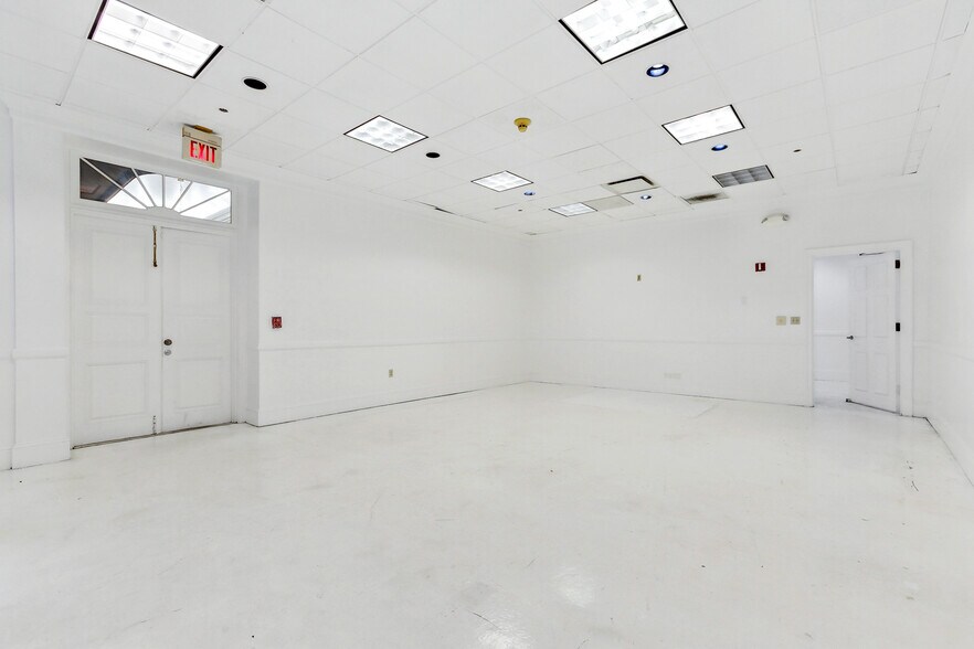 More Photos Of 336 Camp St, New Orleans Office For Lease