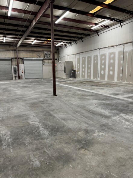 More Photos Of 399 Lively Ave, Norcross Warehouse For Lease