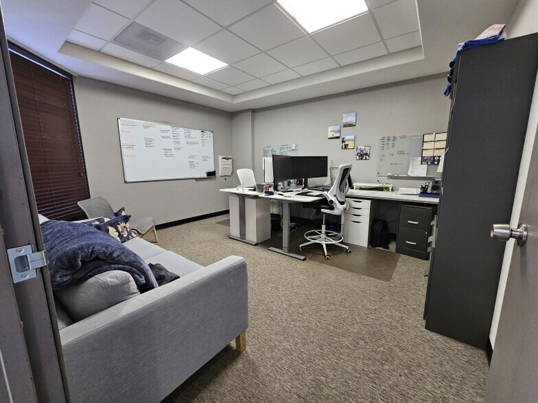 More Photos Of 1501 W Campus Dr, Littleton Flex For Sale